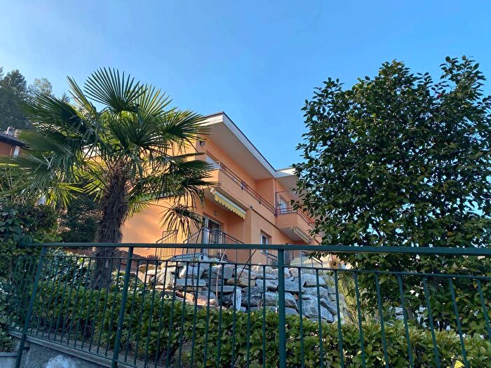 Appartamento bilocale in vendita in Lavena Ponte Tresa