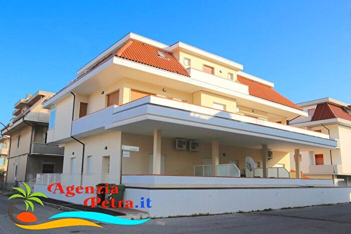 Appartamento in affitto in Via Francesco Paolo Michetti, Centro, Martinsicuro