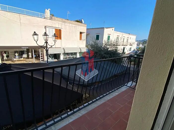 Appartamento con 5 locali in vendita in Ischia Lacco Ameno Corso Principale, Lacco Ameno