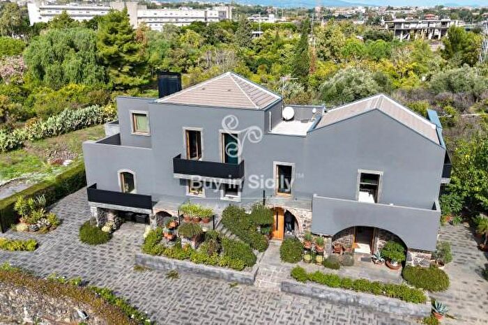 Casa con 6 locali in vendita in Via Capizzi, Acireale