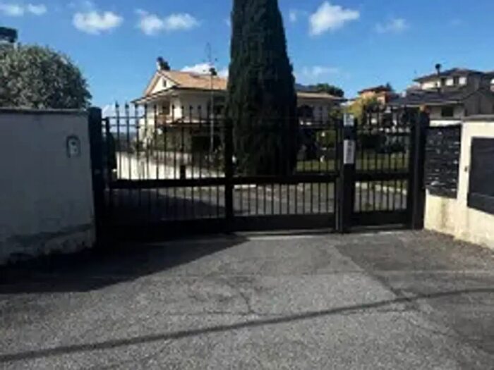 Casa quadrilocale in vendita in Via dei Costaroni, Riano