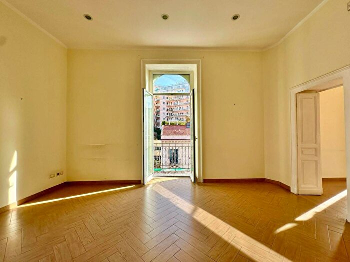 Appartamento con 5 locali in affitto in Via Gaetano Filangieri, Chiaia, Napoli