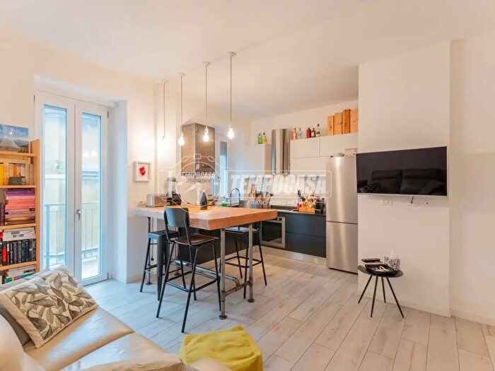 Appartamento trilocale in vendita in Via Diodoro Siculo, Milano
