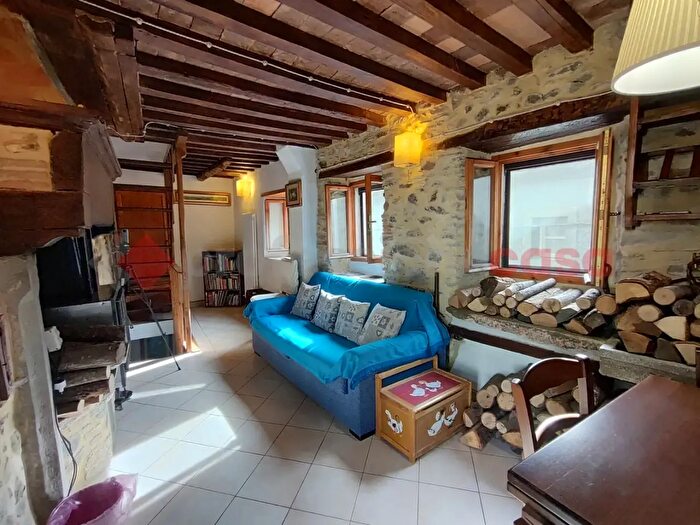 Casa trilocale in vendita in Via Pozzo Corfino Snc, Villa Collemandina