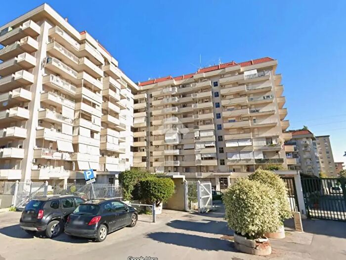Appartamento trilocale in affitto in Via Luigi Cosenz, Palermo