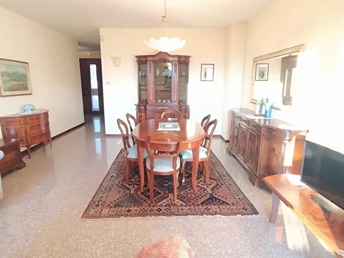 Casa con 7 locali in vendita in Via Polesine, Padova