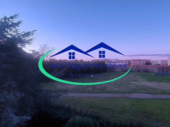 Appartamento con 9 locali in vendita in Livorno