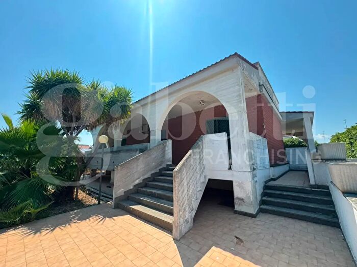 Casa quadrilocale in vendita in Via Vincenzo Ranieri, Bari