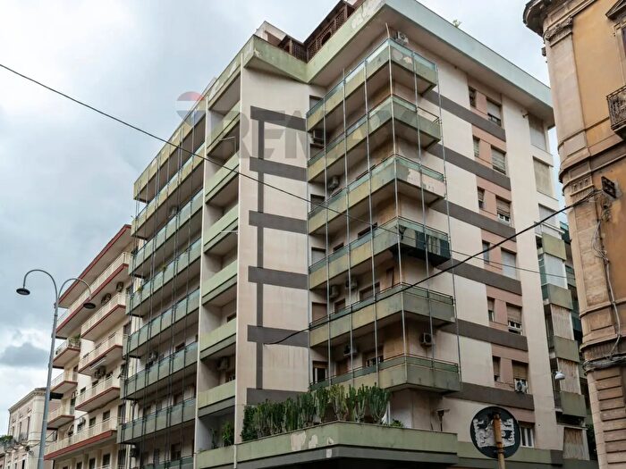 Appartamento con 5 locali in vendita in Via Ruggero Settimo, Catania
