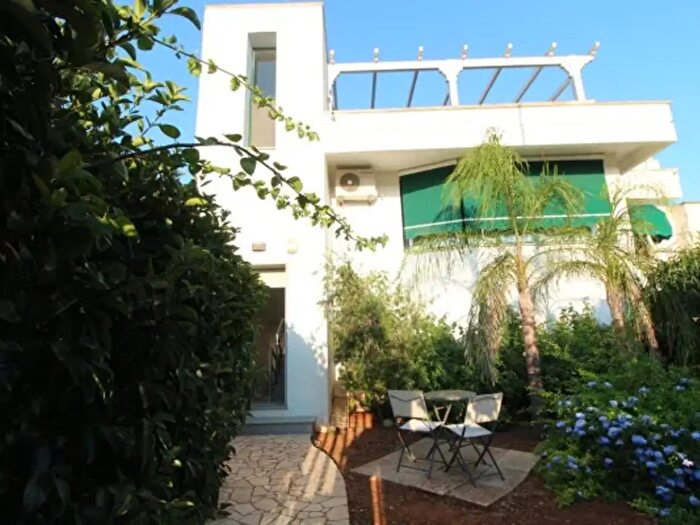 Casa quadrilocale in vendita in Via Fratelli Bandiera, Maruggio