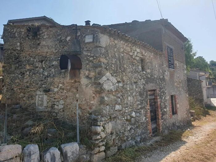 Casa quadrilocale in vendita in Contrada Torre Caravicchia, Veroli