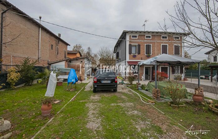 Appartamento con 5 locali in vendita in Via Rugginenta, Ravarino