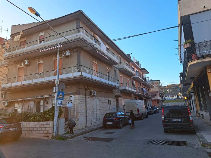 Appartamento trilocale in vendita in Via Lombardo Radice Scordia, Scordia