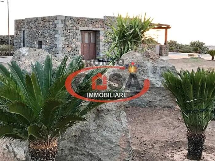 Casa trilocale in affitto in Pantelleria
