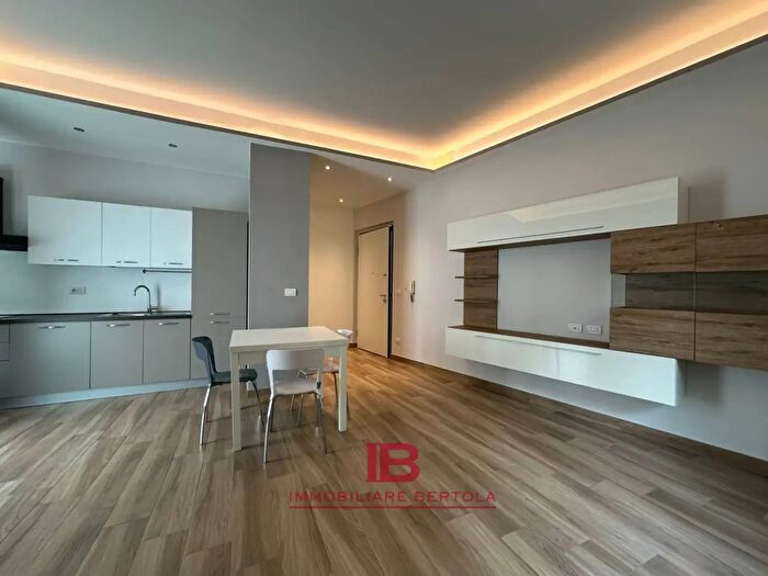 Appartamento trilocale in vendita in Viale Angeli, Cuneo