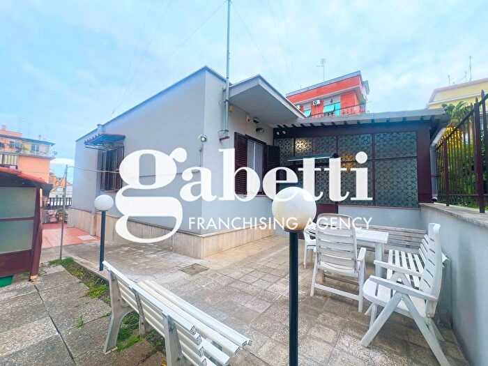 Casa trilocale in vendita in Via della Saggina, Roma