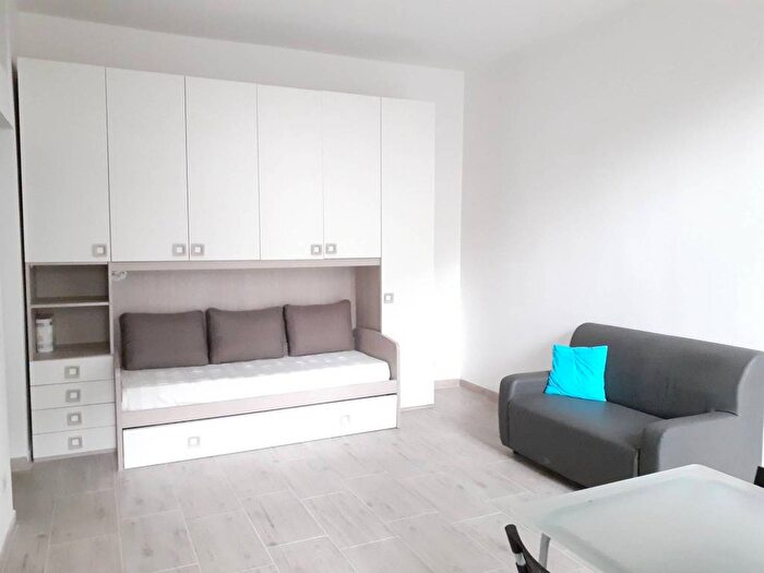 Appartamento monolocale in affitto in Via Biella, Famagosta, Milano