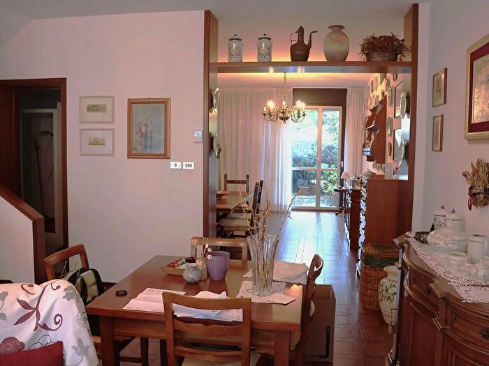 Appartamento con 6 locali in vendita in Modena