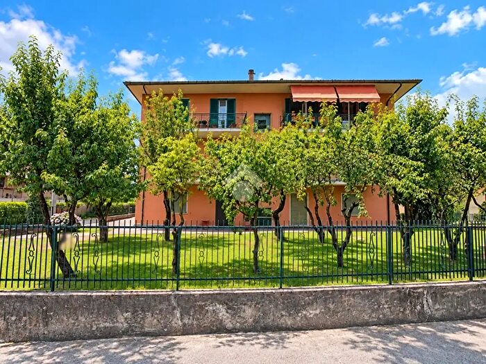 Appartamento trilocale in vendita in Via Alzate, Albese Con Cassano