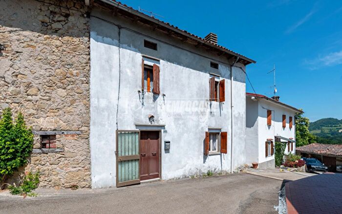 Casa quadrilocale in vendita in Via Braina, Montese