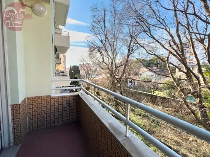 Appartamento trilocale in vendita in Via Angelo Emo, Trieste