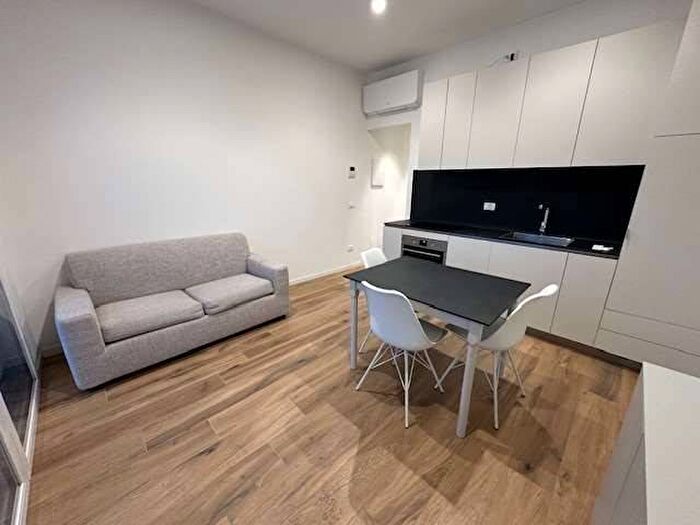 Appartamento bilocale in affitto in Via Volta, Uggiate Trevano, Uggiate con Ronago