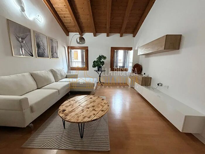 Appartamento trilocale in affitto in Via Roma, Caltrano