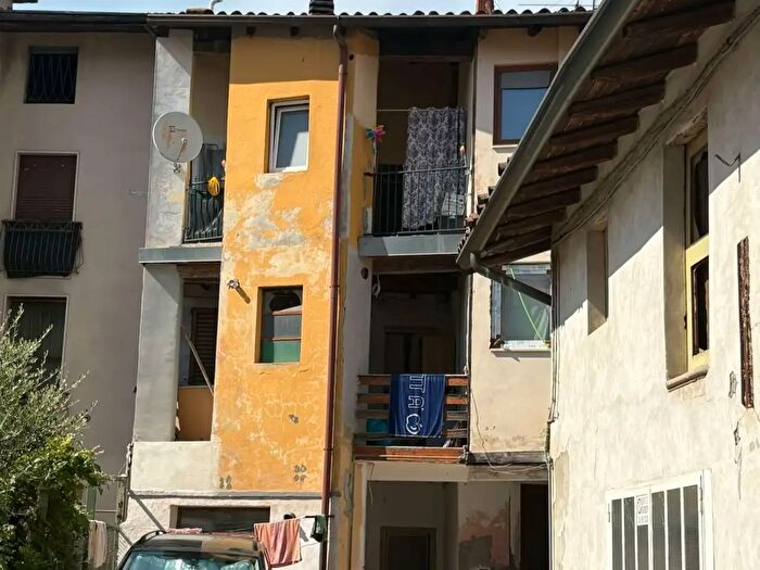 Appartamento trilocale in vendita in Levate