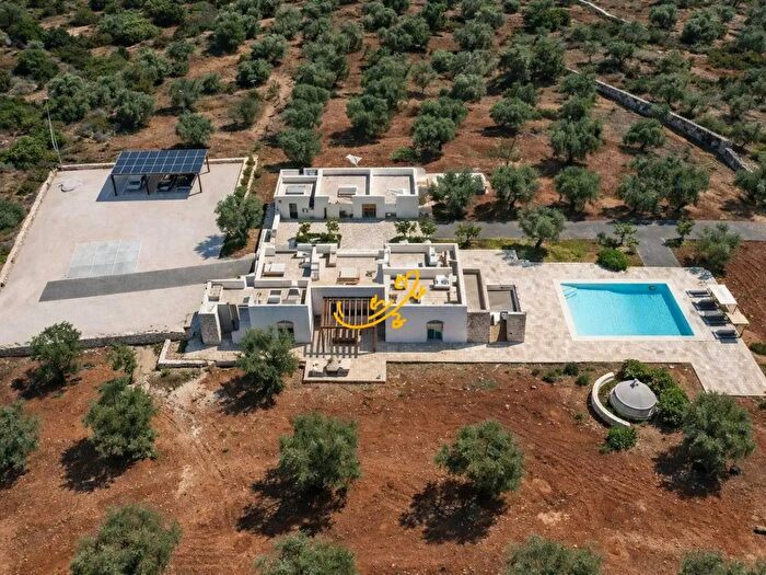 Casa con 8 locali in vendita in Contrada Boccadoro, Ostuni