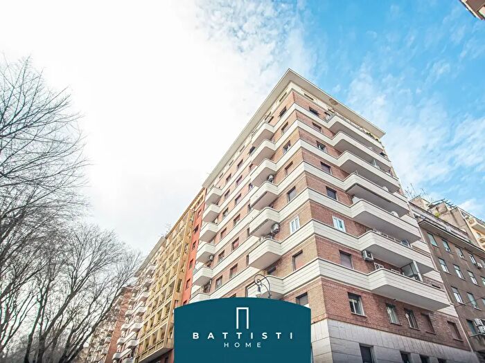 Appartamento con 5 locali in vendita in Viale Ippocrate, Roma