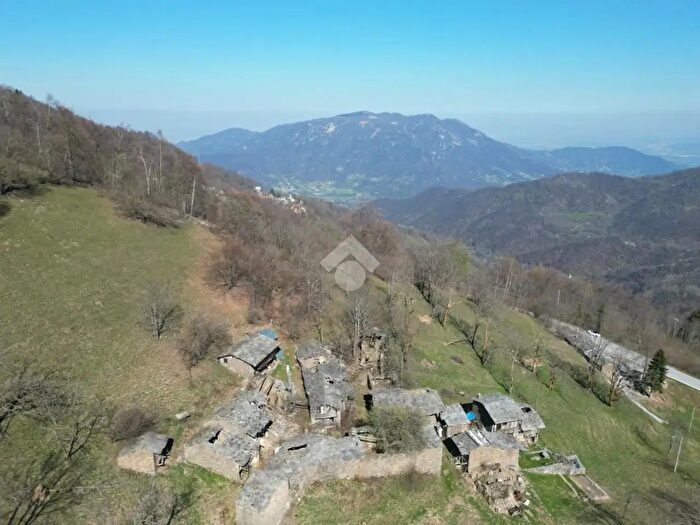 Casa quadrilocale in vendita in Borgata Borsetti, Paesana