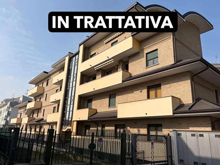 Appartamento bilocale in vendita in Via Adamello, Limbiate