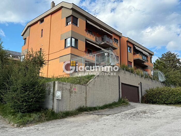 Appartamento con 5 locali in vendita in Via Siracusa, Potenza