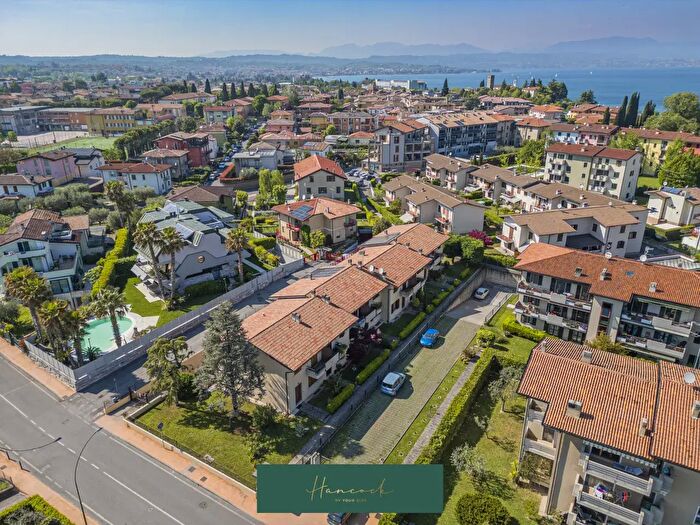 Casa quadrilocale in vendita in Via Giovanni XXIII N, Desenzano Del Garda