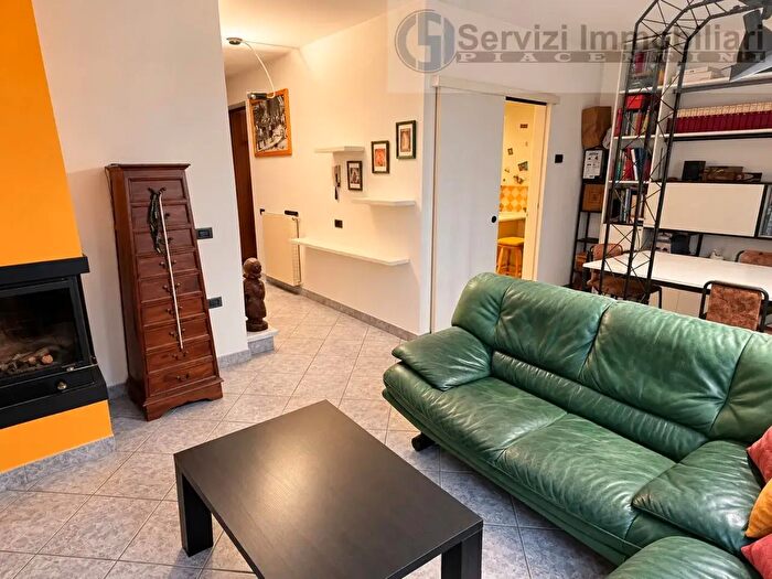 Casa quadrilocale in vendita in Podenzano