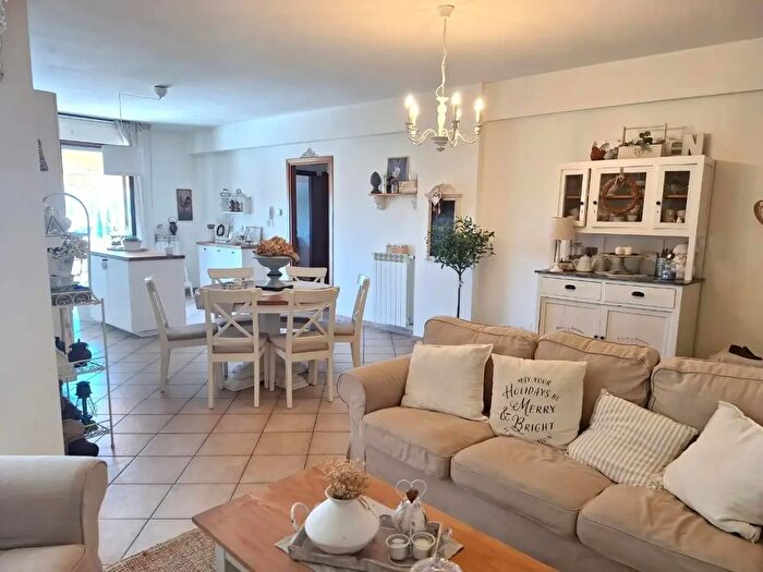 Appartamento trilocale in vendita in Pescia
