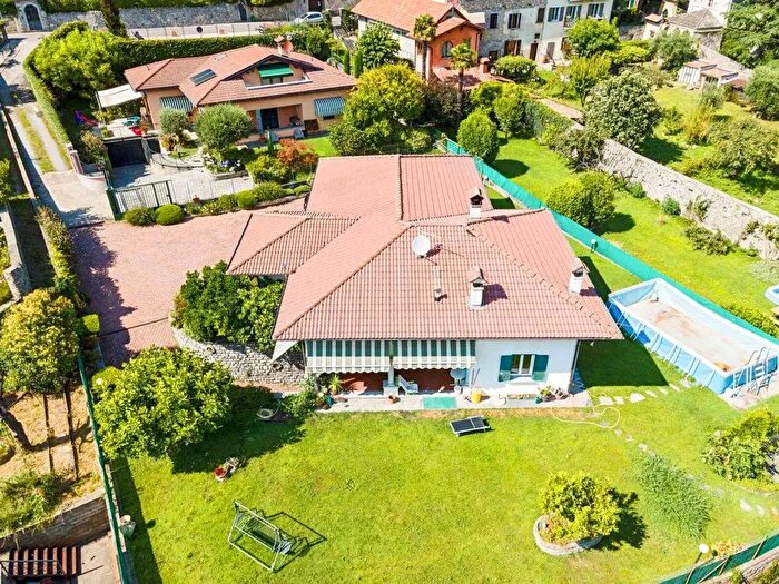 Casa con 8 locali in vendita in Via Volesio, Tremezzina