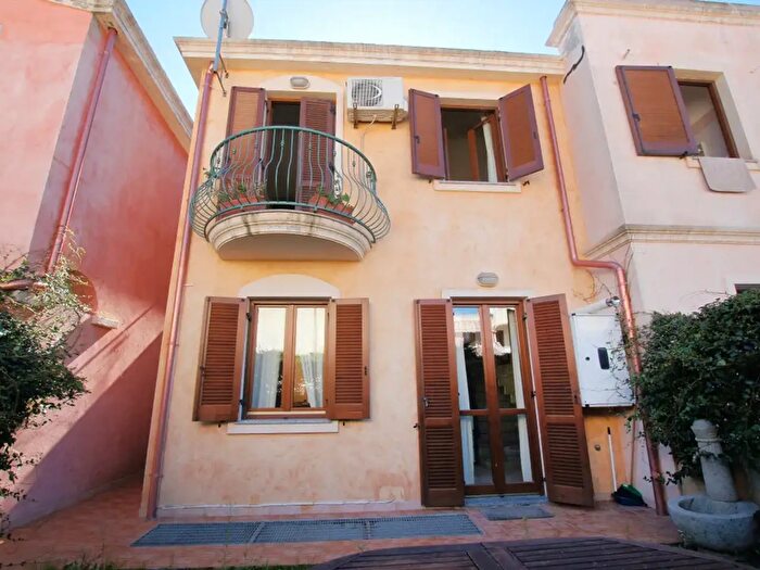 Casa con 6 locali in vendita in Via Sant Ignazio, Pula