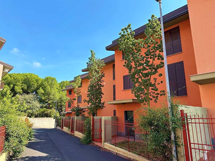 Casa con 7 locali in vendita in Via Sciarone Aci Castello, Aci Castello