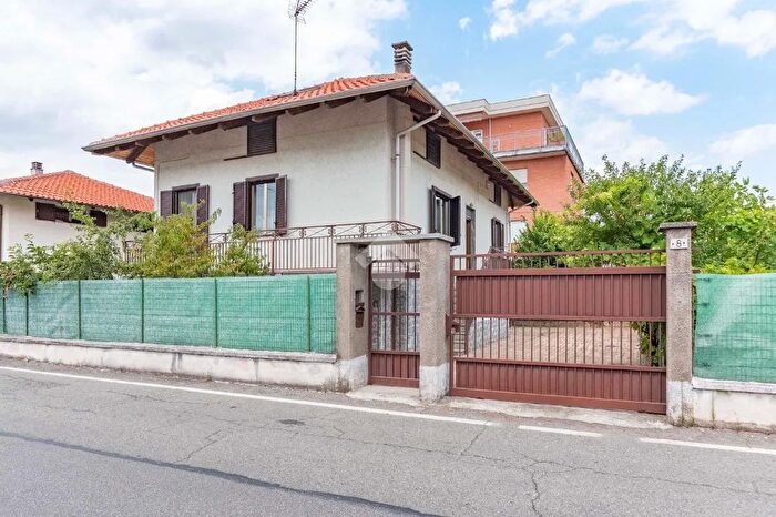 Casa con 6 locali in vendita in Via Giovanni Pascoli, Cirie