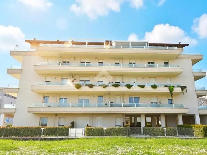 Appartamento trilocale in vendita in Via Carlo Levi, Ravenna