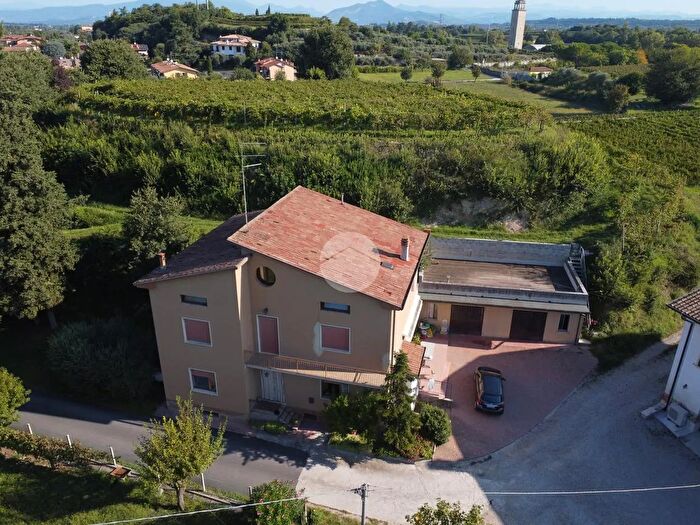 Casa con 8 locali in vendita in Via Carlo Marx, Castelnuovo Del Garda