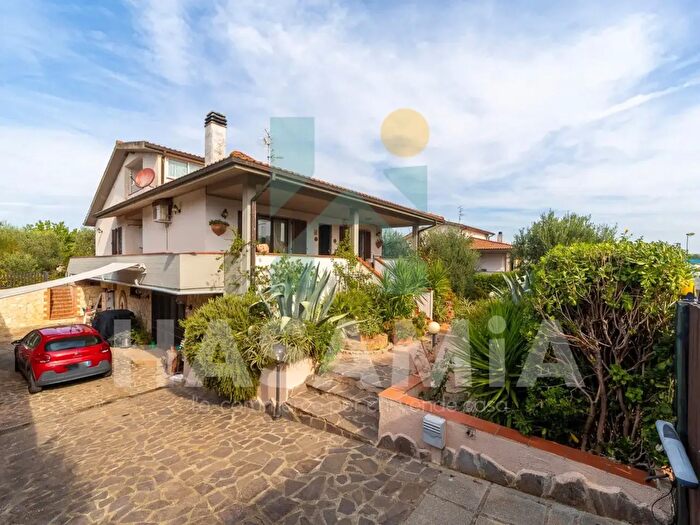 Casa con 8 locali in vendita in Viale Santa Maria Goretti, Grosseto
