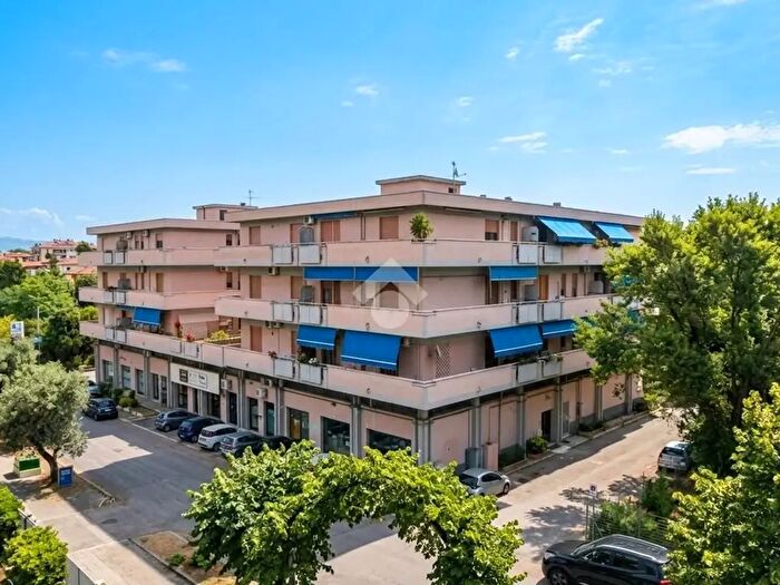 Appartamento quadrilocale in vendita in Via Lago Isoletta, Pescara