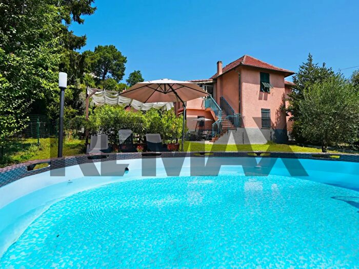 Casa con 7 locali in vendita in Via Monte Nero, Mignanego