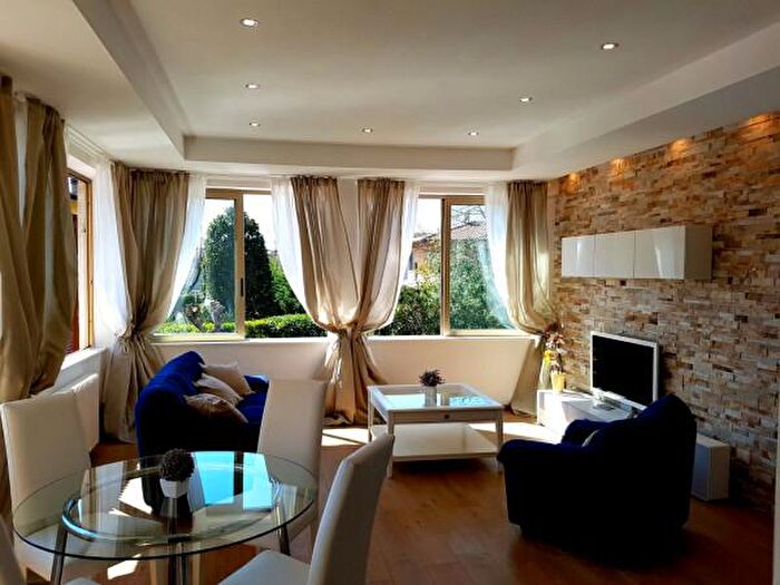 Appartamento con 5 locali in affitto in Via Pietro Mascagni, Forte Dei Marmi