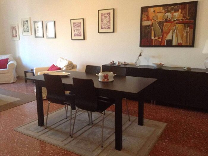 Appartamento trilocale in affitto in Piazza Sidney Sonnino, Trastevere, Roma