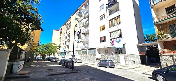 Appartamento trilocale in vendita in Via Venezia Giulia, Napoli