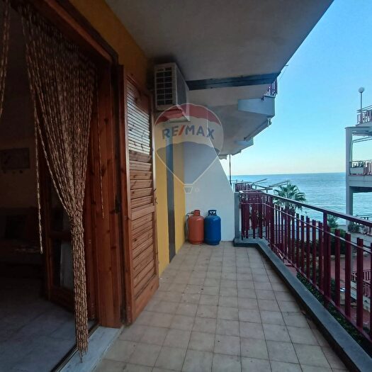 Appartamento bilocale in vendita in Via Consolare Valeria, SantAlessio Siculo