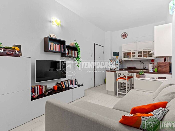 Appartamento bilocale in affitto in Via Lorenteggio, Piazza Napoli, Milano